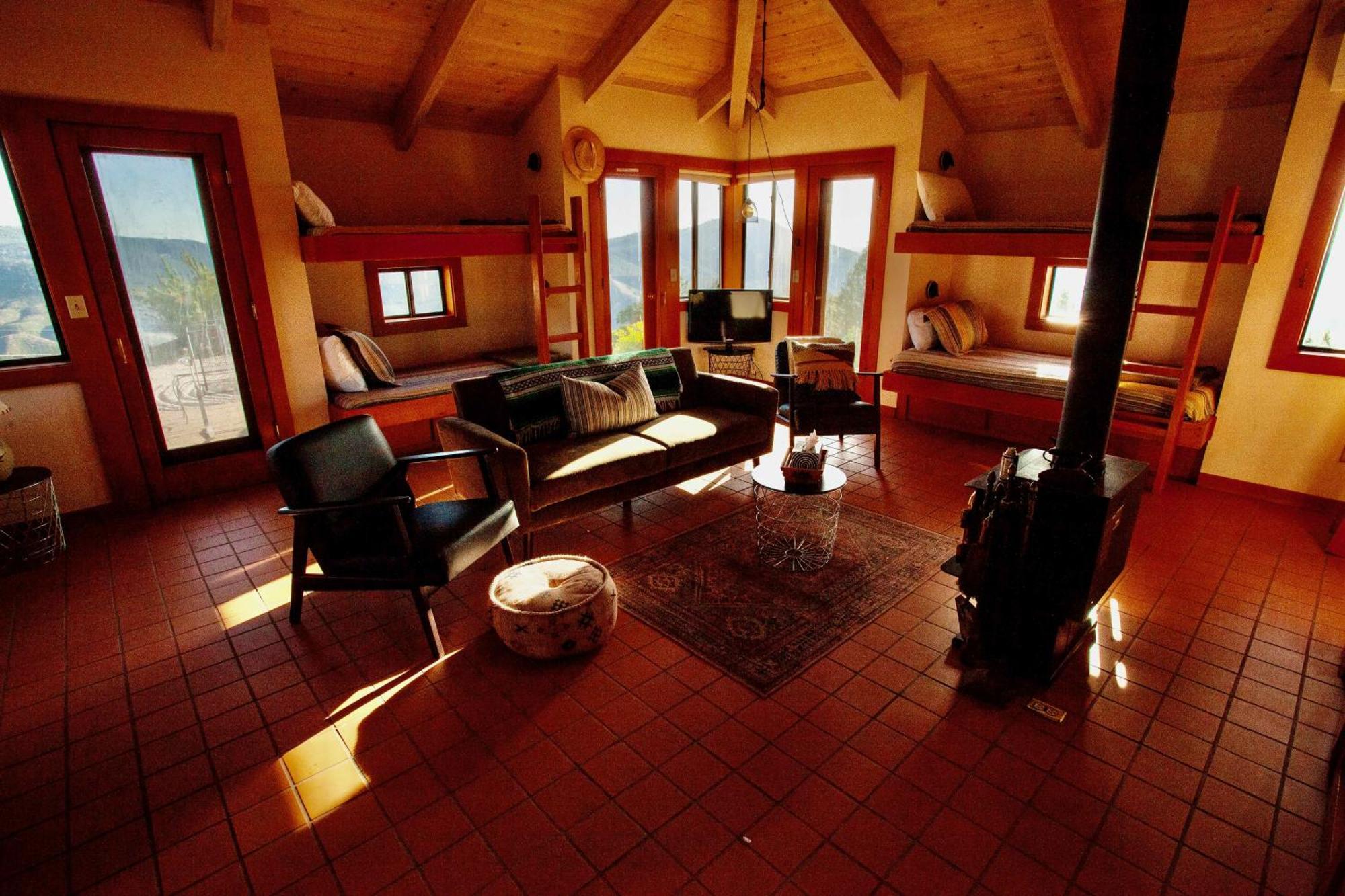 Priest Station Cafe & Cabins Гроувланд Екстериор снимка